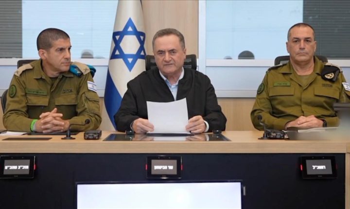 وزير دفاع الاحتلال الإسرائيلي يدعي اغتيال لاريجاني وقائد الباسيج