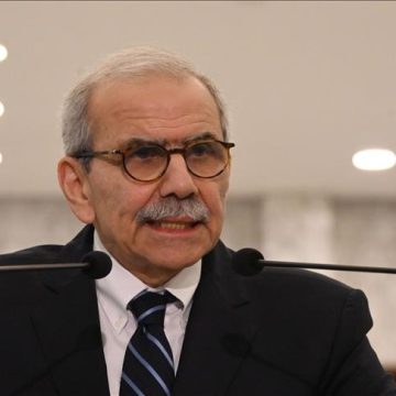 رئيس وزراء لبنان يحذر من كارثة إنسانية بعد ارتفاع عدد النازحين