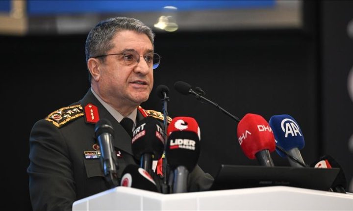 رئيس الأركان التركي يبحث مع نظيره الفرنسي التطورات الإقليمية