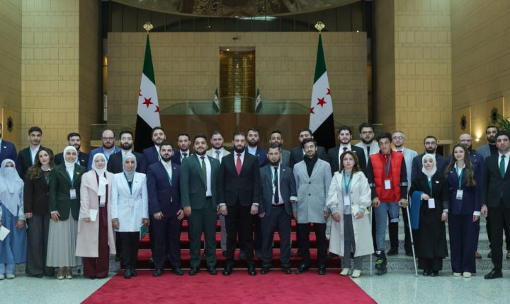 الشرع يلتقي ممثلين عن فئة الشباب في دمشق