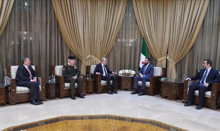 الشرع يستقبل وفداً أردنياً رفيعاً لبحث العلاقات الثنائية في مختلف المجالات