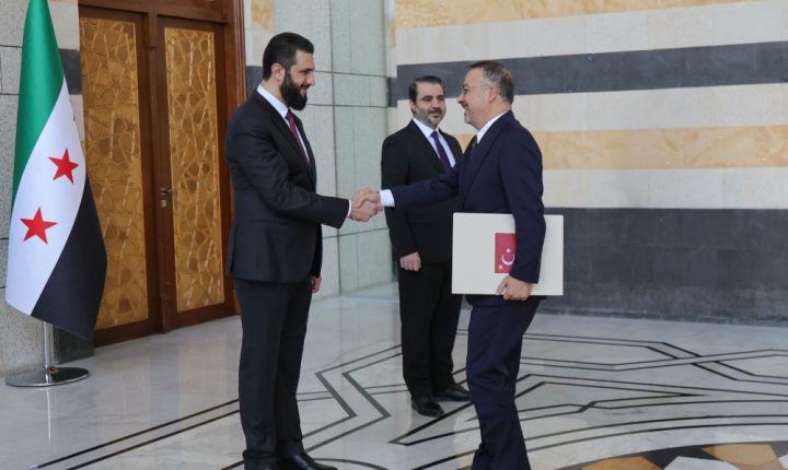 الشرع يتسلم أوراق اعتماد السفير التركي الجديد في دمشق