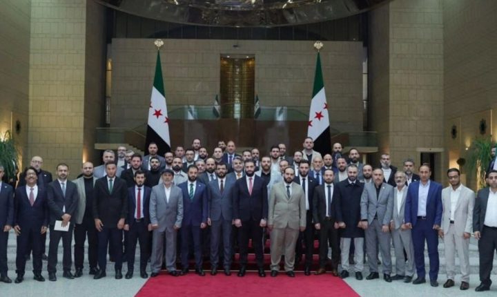 الشرع: سيكون في سوريا قانونٌ للأحزاب وسيضع القانونيون ضوابطه