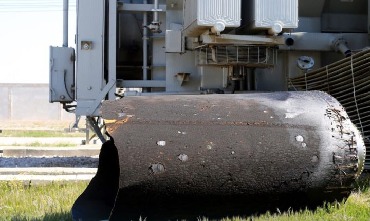 سقوط بقايا صاروخ في منطقة العتيبة في ريف دمشق أدى إلى خروج محولة كهرباء عن الخدمة