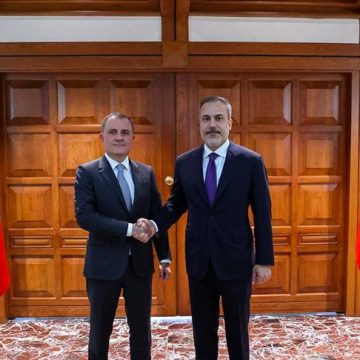 وزيرا خارجية تركيا وأذربيجان يبحثان أوضاع المنطقة