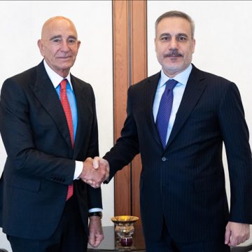 فيدان يلتقي توماس باراك في أنقرة