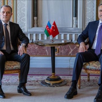 فيدان يلتقي نظيره الأذربيجاني في إسطنبول