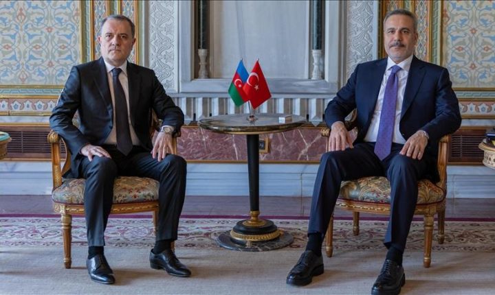 فيدان يلتقي نظيره الأذربيجاني في إسطنبول