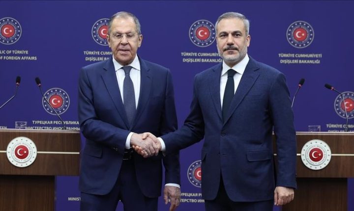 فيدان ولافروف يبحثان مستجدات حرب إيران وأمن الطاقة