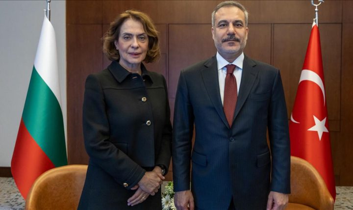 فيدان يلتقي نظيرته البلغارية في إسطنبول