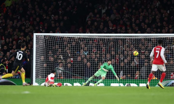 أرسنال يعزز الصدارة وتوتنهام يفرض التعادل على ليفربول