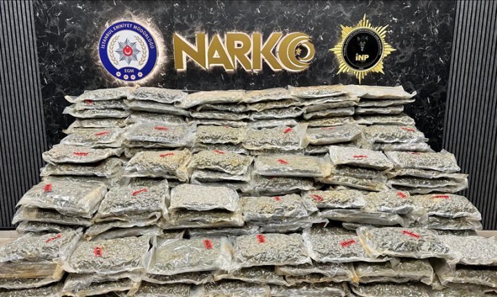 ضبط نصف طن من المخدرات في أربع شاحنات في إسطنبول