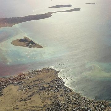 الجيش الإيراني يعلن سيطرته “الكاملة” على مضيق هرمز