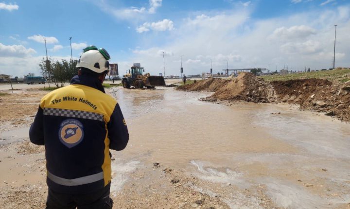 الدفاع المدني يستجيب للمنخفض الجوي في مئةٍ و ثمانيةِ مواقع