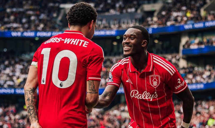 نوتينغهام فورست يعمق جراح توتنهام وليفربول وتشيلسي يواصلان نزيف النقاط في الدوري الإنجليزي