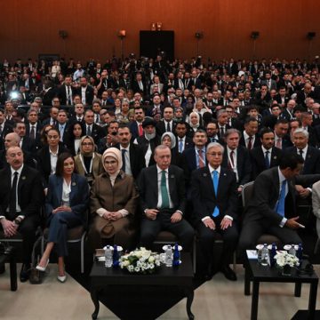 أردوغان يشارك في مأدبة العشاء الرسمية لمنتدى أنطاليا الدبلوماسي و يعقد لقاءات مع عدد من قادة دول