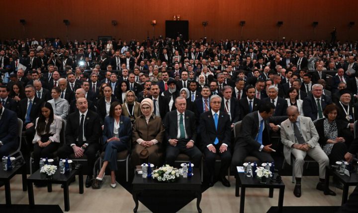 أردوغان يشارك في مأدبة العشاء الرسمية لمنتدى أنطاليا الدبلوماسي و يعقد لقاءات مع عدد من قادة دول