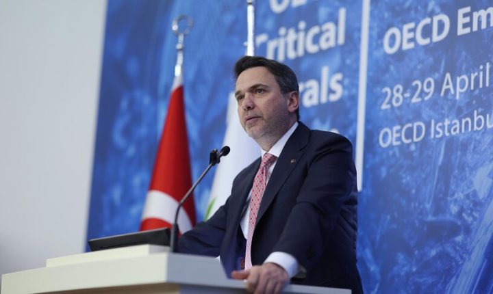 تركيا تعلن قريبا عن استراتيجيتها للمواد الخام والمعادن النادرة