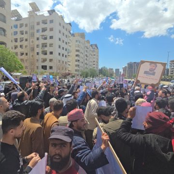 وقفة لأهالي المعتقلين في سجون ب ك ك الإرهابي مطالبين الكشف عن مصير أبنائهم