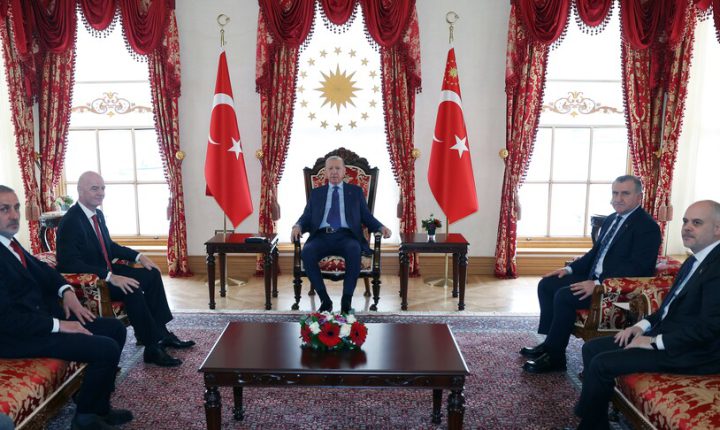 أردوغان يستقبل رئيس الفيفا ويبحث التعاون الرياضي