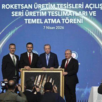 أردوغان يوقع على صاروخ “طيفون بلوك-4” التركي الفرط صوتي