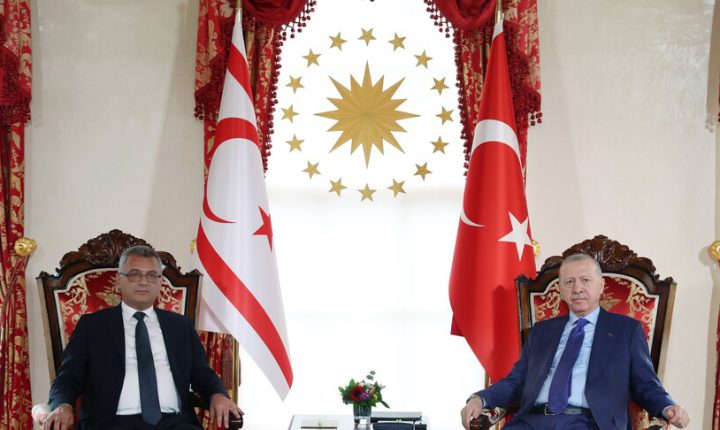 أردوغان يلتقي رئيس قبرص التركية في إسطنبول