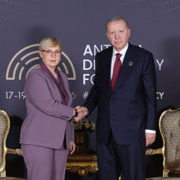 أردوغان يلتقي نظيرته السلوفينية