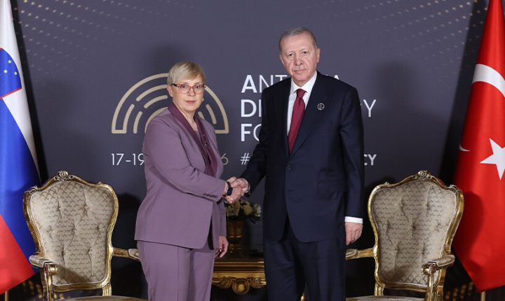 أردوغان يلتقي نظيرته السلوفينية