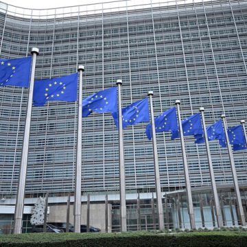 المفوضية الأوروبية: تركيا مرشحة لعضوية الاتحاد وتتحمل مسؤولية بمنطقتها