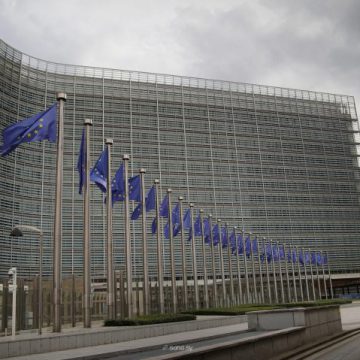 المفوضية الأوروبية تقترح استئناف العمل باتفاقية التعاون مع سوريا