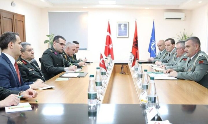 تركيا وألبانيا تبحثان تعزيز العلاقات الاستراتيجية في الأمن والدفاع