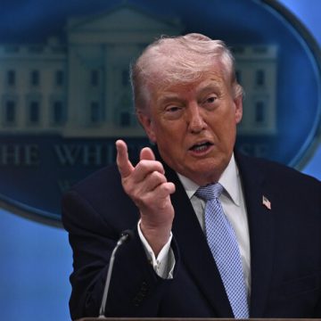 ترامب يلوّح بتدمير البنية التحتية لإيران حال فشل المفاوضات