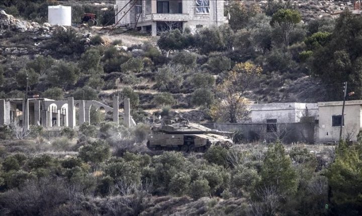 قوة للاحتلال الإسرائيلي تتوغل بالقنيطرة وتداهم منزلا و تضرر منازل بشظايا مسيرة إيرانية