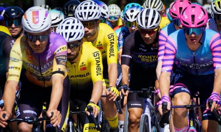 انطلاق سباق الرئاسة التركية للدراجات الهوائية بنسخته الـ61