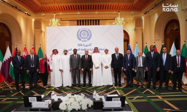 رئيس اتحاد عمال سوريا يجتمع بمسؤولين عرب على هامش أعمال مجلس إدارة العمل العربية