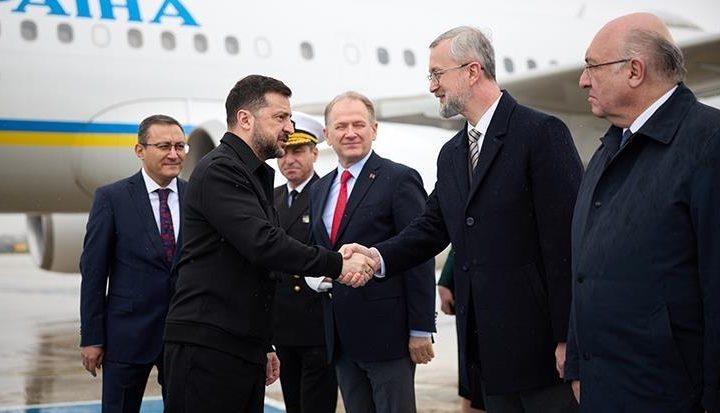 زيلينسكي يصل إسطنبول لإجراء مباحثات شاملة مع أردوغان