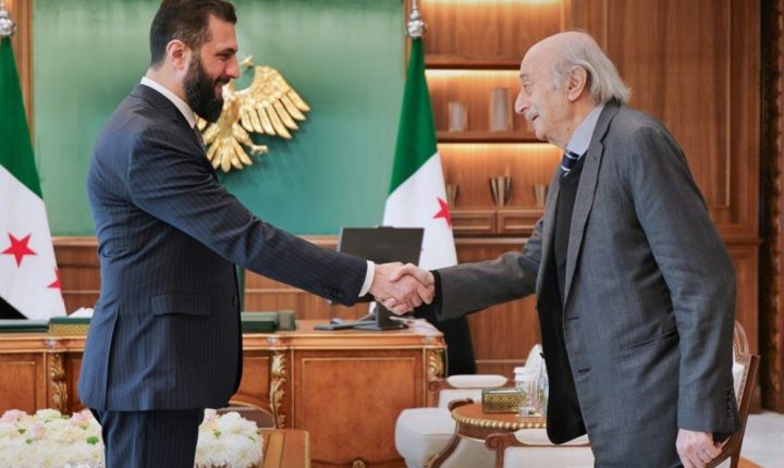 الشرع يلتقي وليد جنبلاط ويبحثان تطورات المنطقة