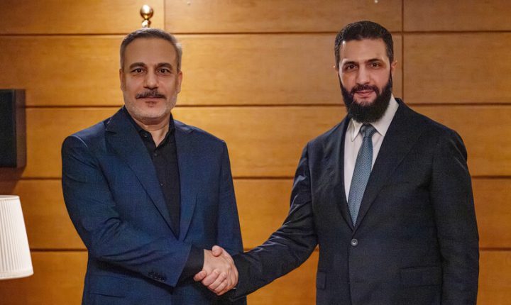 الشرع يلتقي وزير الخارجية التركي في أنطاليا