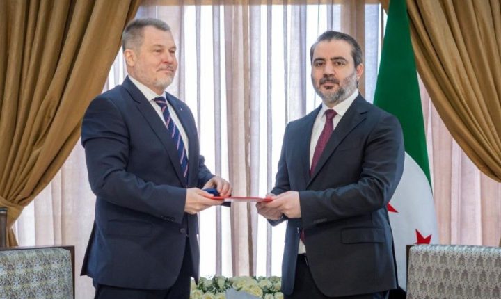 الشيباني يتسلم نسخة من أوراق اعتماد سفيري اليونان و التشيك لدى سوريا