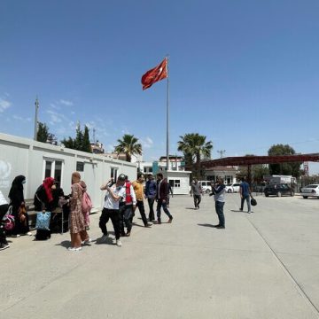 تراجع عدد السوريين الخاضعين للحماية المؤقتة في تركيا إلى 2.3 مليون