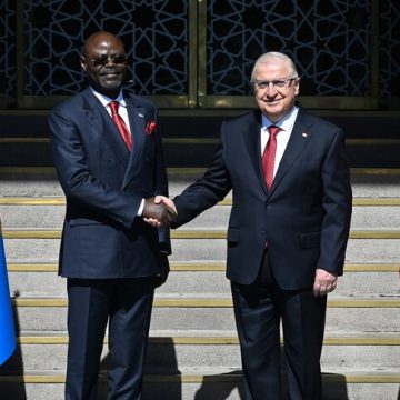 غولر يستقبل وزير دفاع الكونغو الديمقراطية