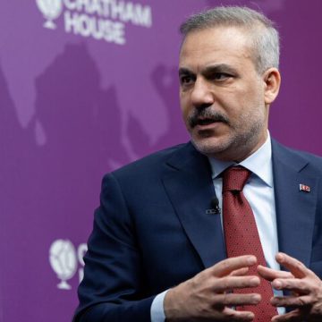 فيدان:  نقطتان عالقتان في المفاوضات يمكن تجاوزهما خصوصا بالملف النووي الإيراني