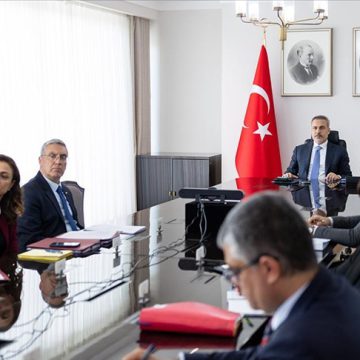 فيدان يشارك باجتماع تنظمه بريطانيا لمناقشة الوضع في مضيق هرمز