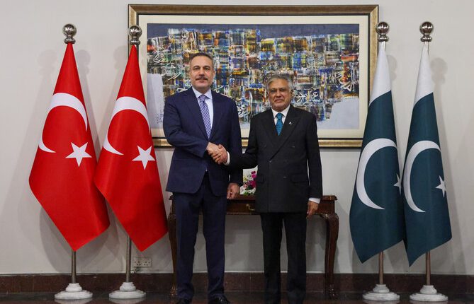 فيدان يبحث مع نظرائه في باكستان و إسبانيا و الكويت مستجدات الأوضاع و المفاوضات المرتقبة بين طهران وواشنطن