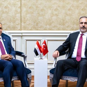 فيدان ونظيره المصري يبحثان الحرب بالمنطقة وملف فلسطين