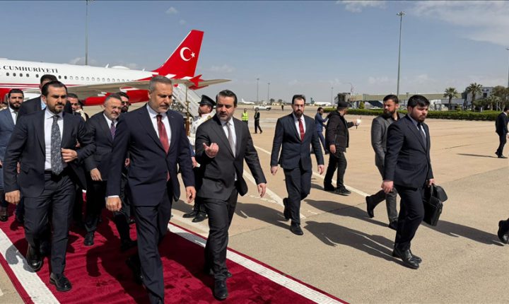 فيدان في دمشق للقاء الرئيسين السوري والأوكراني