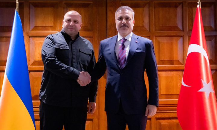 فيدان يلتقي أمين مجلس الأمن القومي الأوكراني