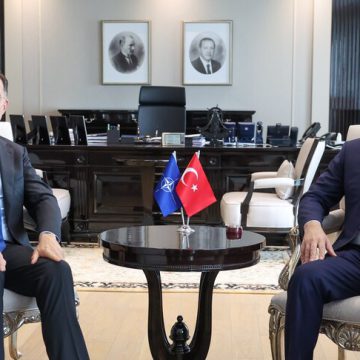 وزير الخارجية التركي يلتقي أمين عام الناتو في أنقرة