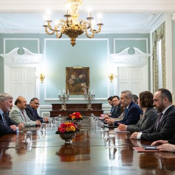 فيدان يلتقي أعضاء من مجلسي البرلمان البريطاني