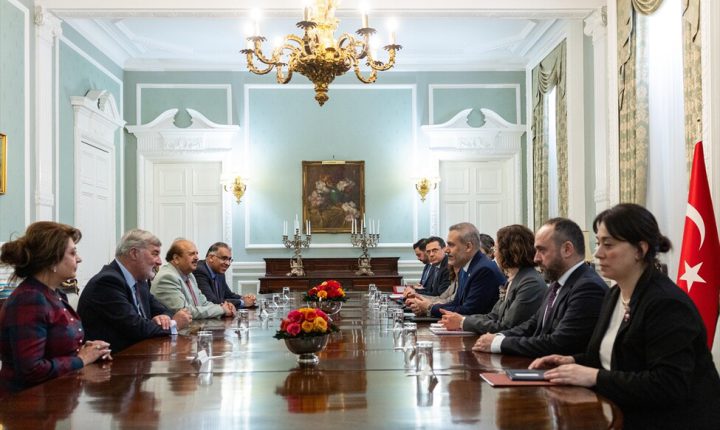 فيدان يلتقي أعضاء من مجلسي البرلمان البريطاني